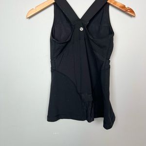 Lululemon top black color,size 2